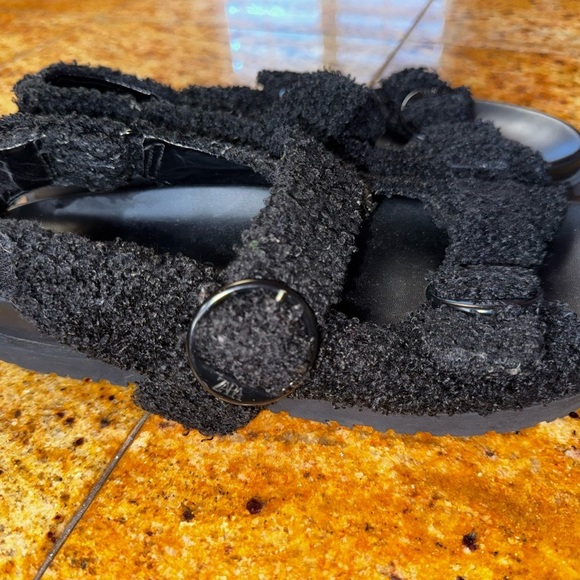 Zara Black Sherpa Fleece Double Buckle Sandals Women’s US 9/ EU 40 - Picture 4 of 10